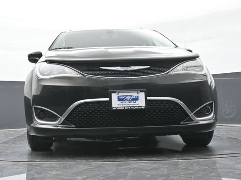 Used 2020 Chrysler Pacifica Touring-L image 39