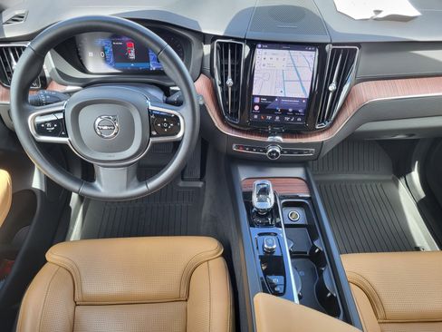 Certified 2023 Volvo XC60 B5 Ultimate w/ Protection Package Premier AWD/4WD image 23