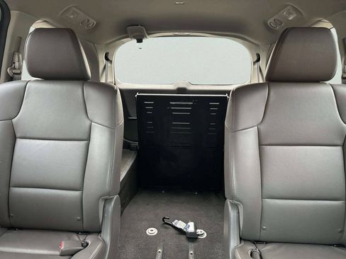 Used 2016 Honda Odyssey Touring Elite image 13