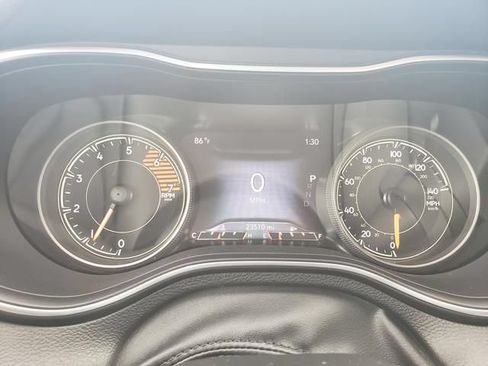 Used 2022 Jeep Cherokee Latitude Lux w/ Sun & Sound Group AWD/4WD image 32