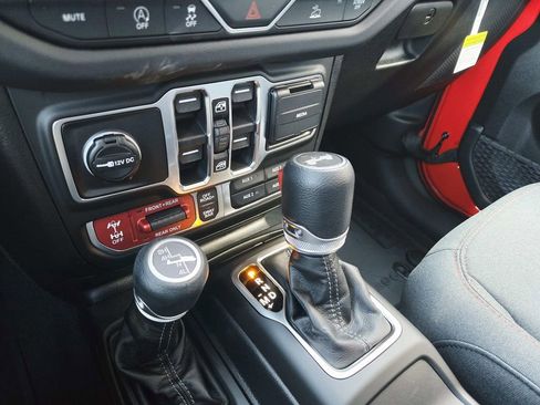 New 2026 Jeep Wrangler Unlimited Rubicon w/ Technology Group image 28