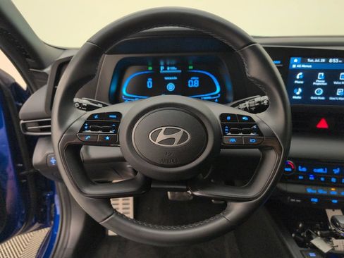 Used 2025 Hyundai Elantra Sport FWD image 34