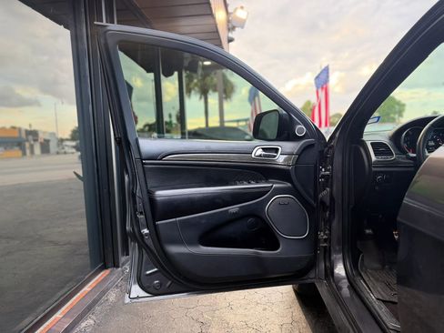 Used 2017 Jeep Grand Cherokee SRT AWD/4WD image 29