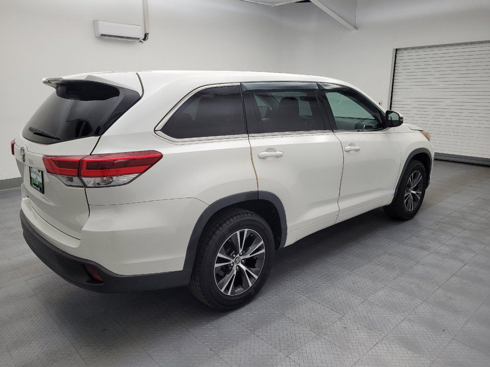 Used 2018 Toyota Highlander LE FWD image 10