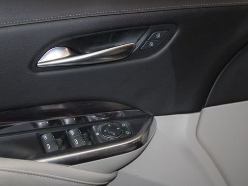 Used 2019 Cadillac XT4 Luxury w/ Cold Weather Package AWD/4WD image 18