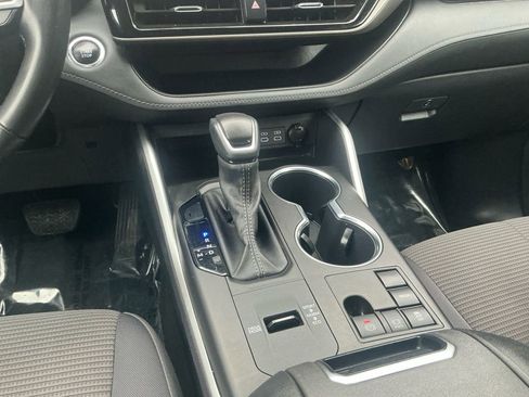 Used 2023 Toyota Highlander LE image 12