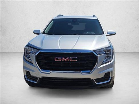 Used 2022 GMC Terrain SLE w/ Driver Convenience Package FWD image 2