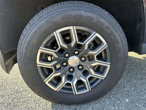 Certified 2023 Chevrolet Colorado LT w/ LT Convenience Package III image 10