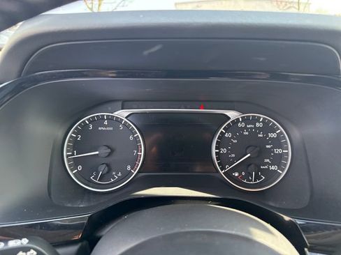 Used 2022 Nissan Pathfinder SL image 18