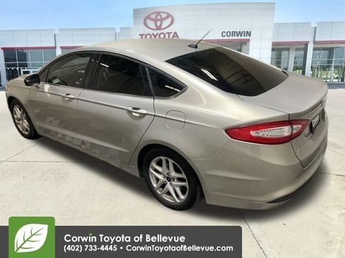 Used 2015 Ford Fusion SE image 3