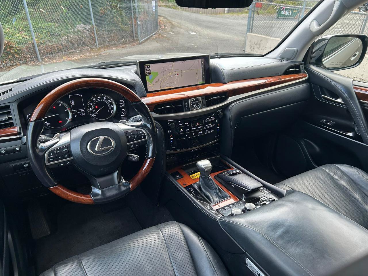 Used 2016 Lexus LX 570 4WD w/ Luxury Package image 15