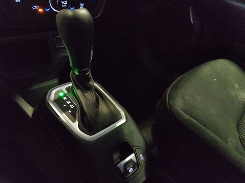 Used 2020 Jeep Renegade Altitude FWD image 26