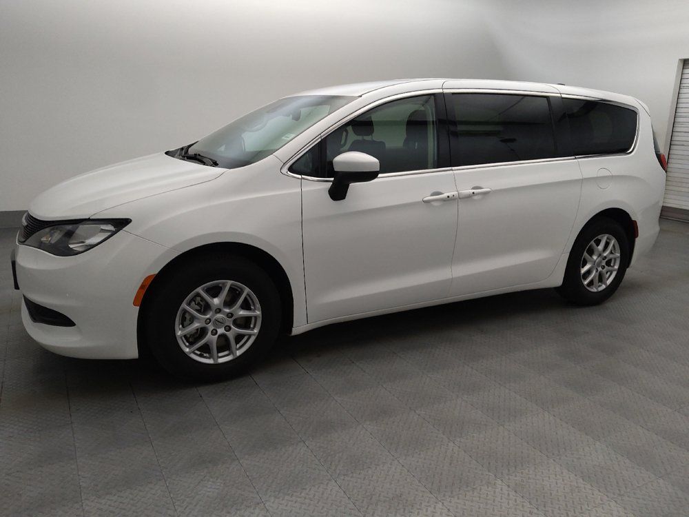 Used 2023 Chrysler Voyager LX FWD image 2