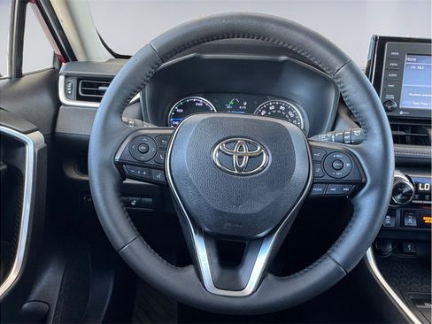 Used 2020 Toyota RAV4 XLE w/ XLE Grade Weather Package AWD/4WD image 12