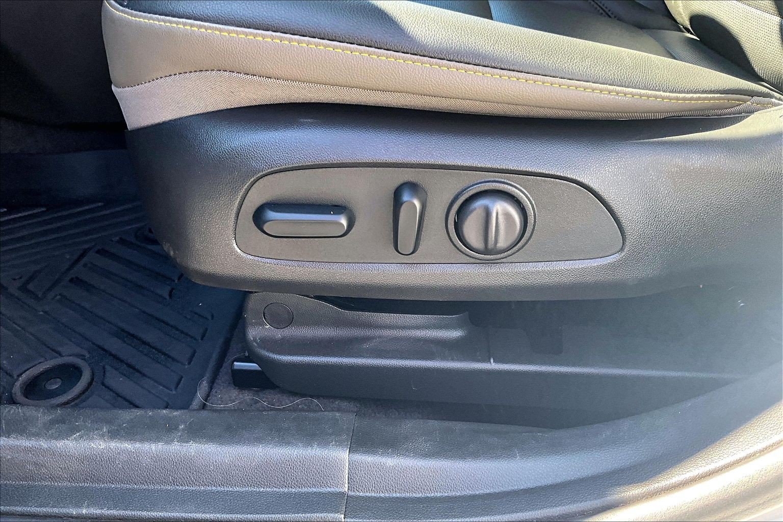 Used 2025 Chevrolet Trax ACTIV FWD image 34