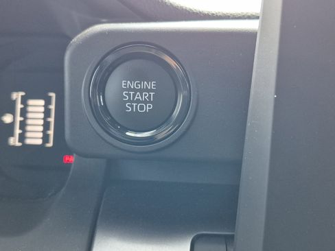 Used 2025 Toyota Tacoma SR5 AWD/4WD image 35