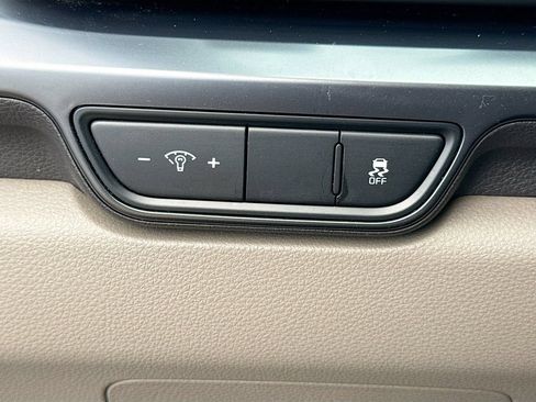 Certified 2025 Kia Carnival FWD image 33