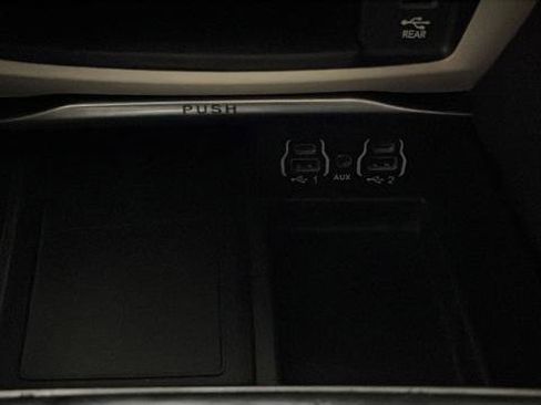 Used 2023 Chrysler Pacifica Limited w/ Uconnect Theater Family Group FWD image 40