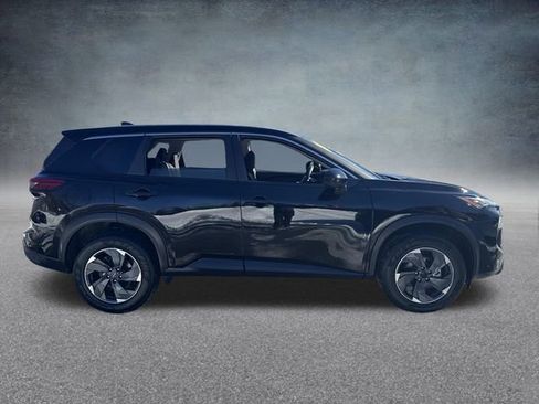 Used 2024 Nissan Rogue SV image 5