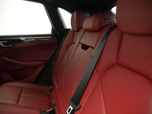 Certified 2023 Porsche Macan S image 23