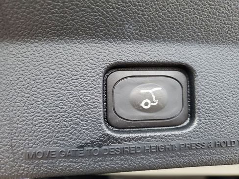 Used 2019 Ford Explorer Platinum image 36