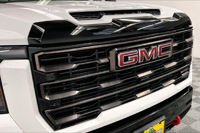 Used 2025 GMC Sierra 2500 AT4X AWD/4WD image 35