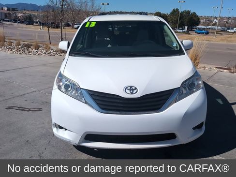 Used 2013 Toyota Sienna LE w/ Towing Pkg image 2