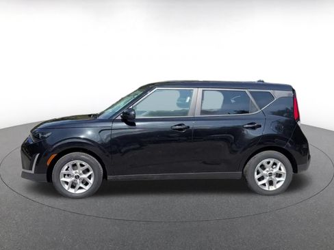 Used 2025 Kia Soul LX w/ LX Technology Package FWD image 8
