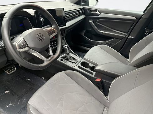 Used 2025 Volkswagen Jetta Sport image 10