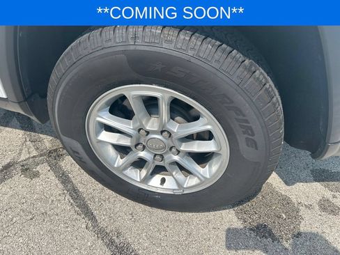 Used 2018 Jeep Grand Cherokee Laredo AWD/4WD image 20