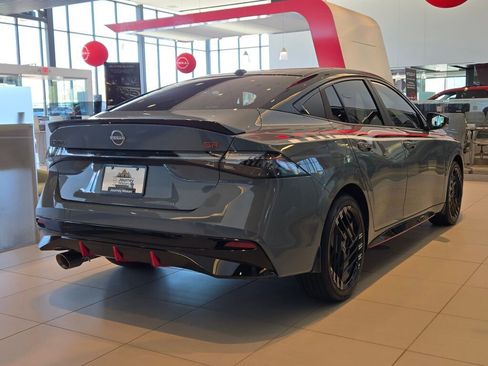 New 2026 Nissan Sentra SR w/ Floor Mat Package FWD image 6