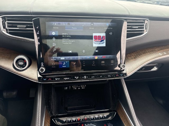 Used 2023 Jeep Grand Wagoneer L Series II AWD/4WD image 25