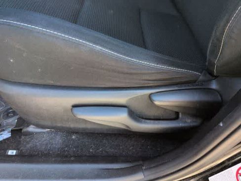 Used 2018 Toyota RAV4 XLE AWD/4WD image 17