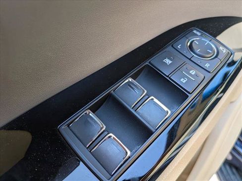 Used 2017 Lexus LX 570 4WD w/ Luxury Package image 11