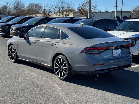 Used 2023 Honda Accord Touring image 5