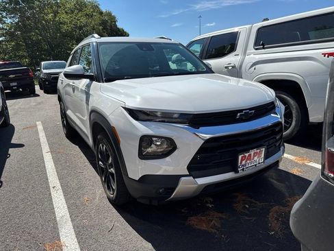 Used 2023 Chevrolet TrailBlazer LT FWD image 2