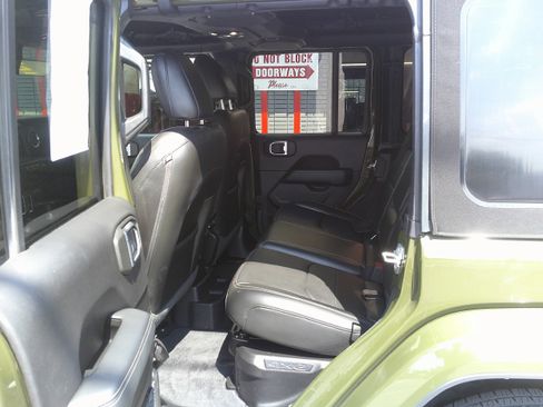 Used 2022 Jeep Wrangler Sahara image 16