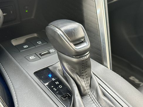 Used 2021 Toyota Venza Limited image 22