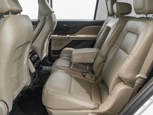 Used 2022 Lincoln Aviator 2WD image 37