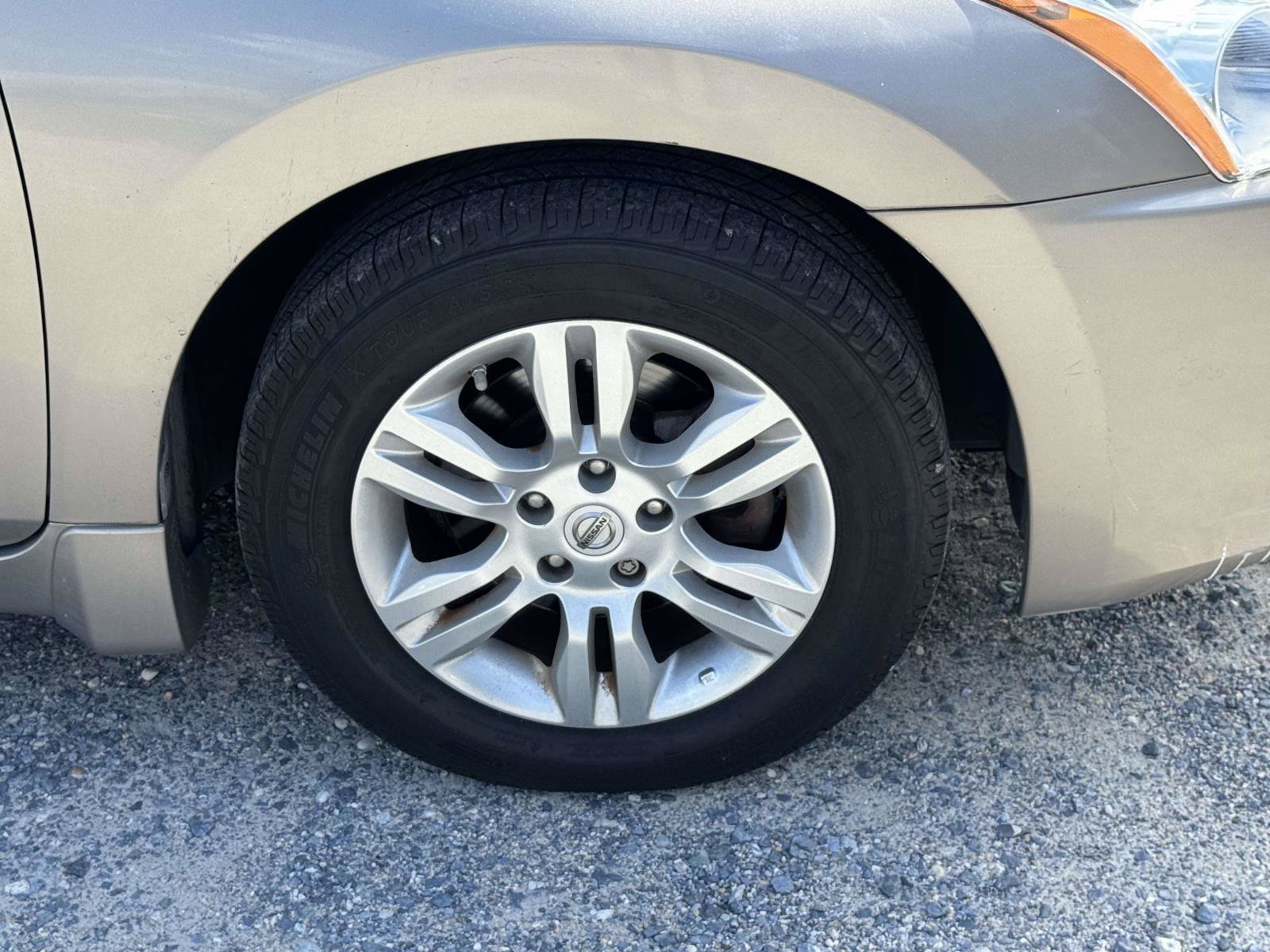 Used 2011 Nissan Altima 2.5 SL w/ 2.5SL Pkg FWD image 6