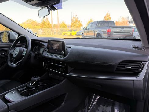 Used 2022 Nissan Rogue SV w/ SV Premium Package image 29