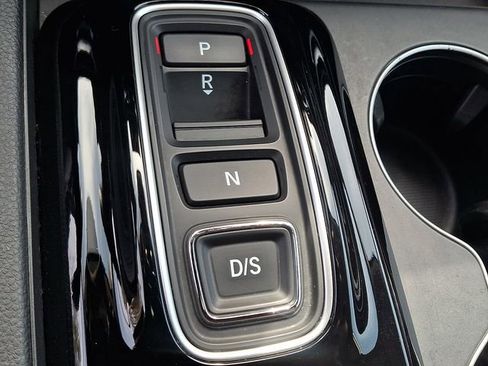 Used 2025 Honda Pilot EX-L image 16