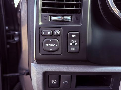 Used 2020 Toyota Sequoia Limited AWD/4WD image 18