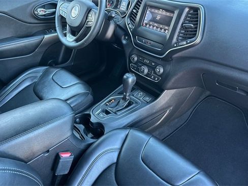 Used 2020 Jeep Cherokee Latitude Plus image 19