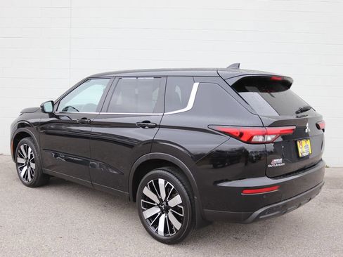 Used 2023 Mitsubishi Outlander ES image 28