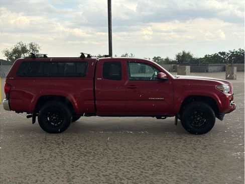 Used 2021 Toyota Tacoma SR5 AWD/4WD image 9