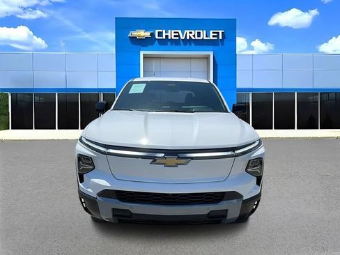 Used 2026 Chevrolet Silverado EV LT AWD/4WD image 8