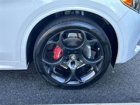 Used 2023 Alfa Romeo Stelvio Veloce image 13