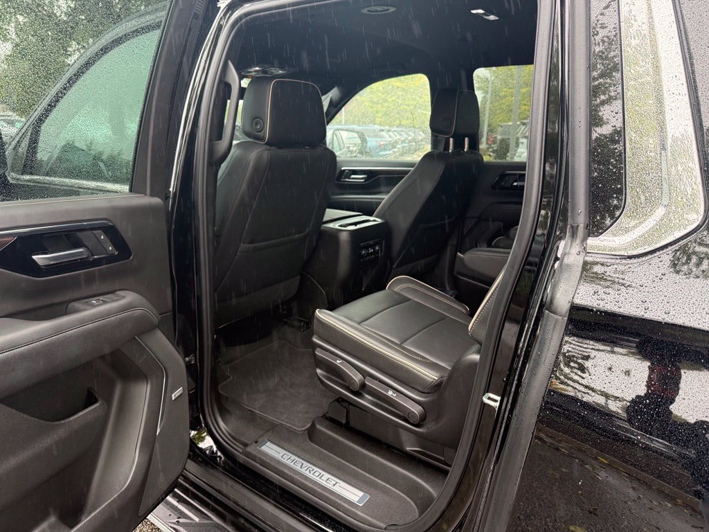 Used 2026 Chevrolet Suburban Premier AWD/4WD image 12