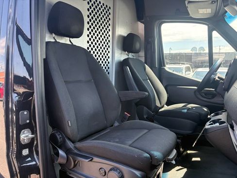Used 2019 Mercedes-Benz Sprinter 1500 image 27